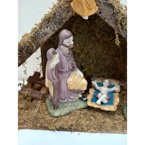 Vintage Nativity Scene - Picture 3 of 6